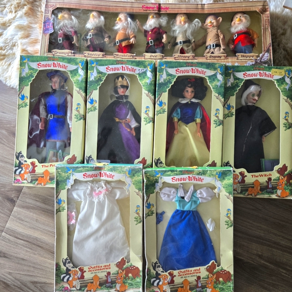 NEW Vintage BIKIN DISNEY Snow White & The Seven Dwarfs Doll Outfit 7pc Set 1980s